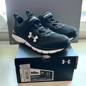 NWT Black Under Armour sneakers